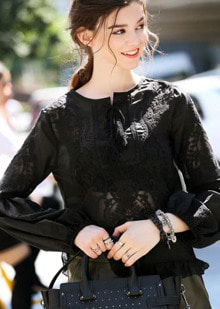 20% 세일!  European luxury silk blouse embroidered decorations.  실크&amp;면  자수장식 고급브라우스 (탑 속옷 포함) 고급손님용~블랙/화이트 s/m/l